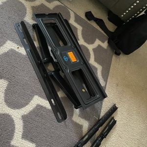 Full motion tv Mount yo to 65 inches